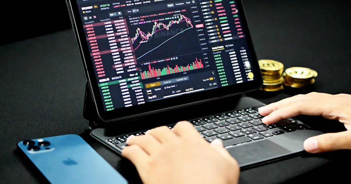How Stablecoins Keep Their Peg — And Why It's Harder Than It Looks image
