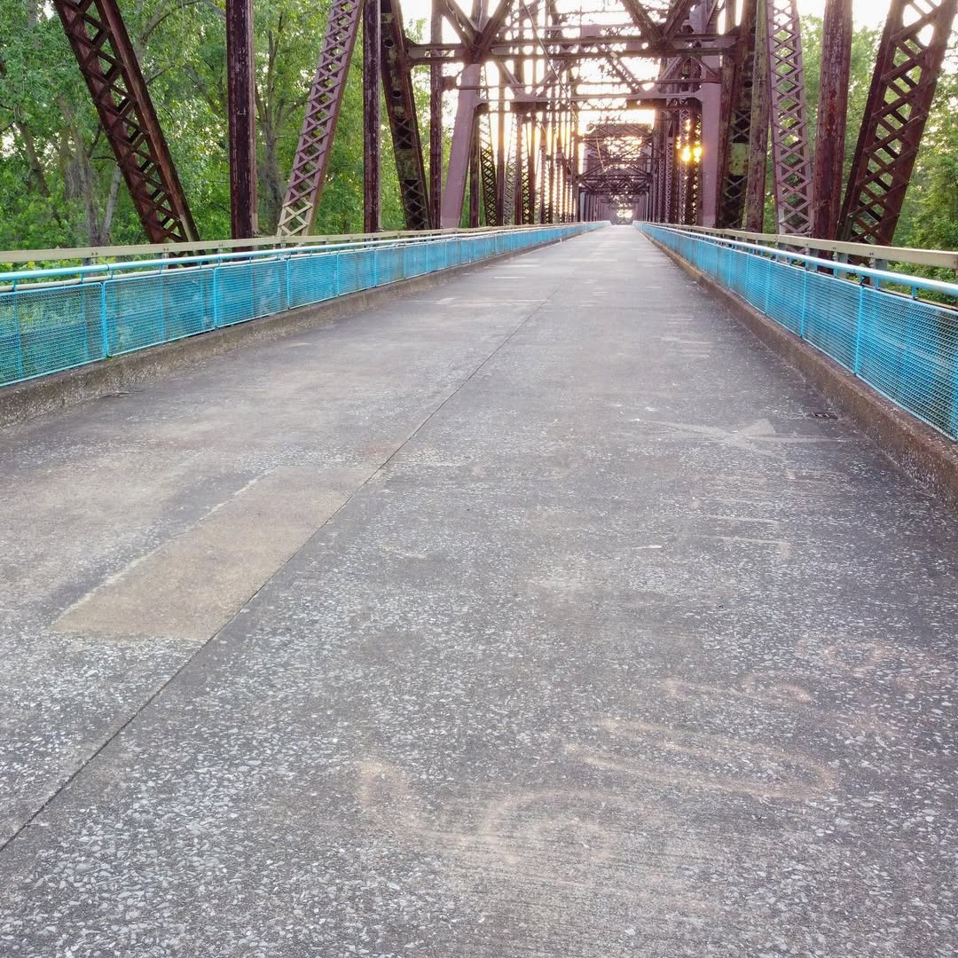 Old Chain Of Rocks Bridge, Mississippi River image
